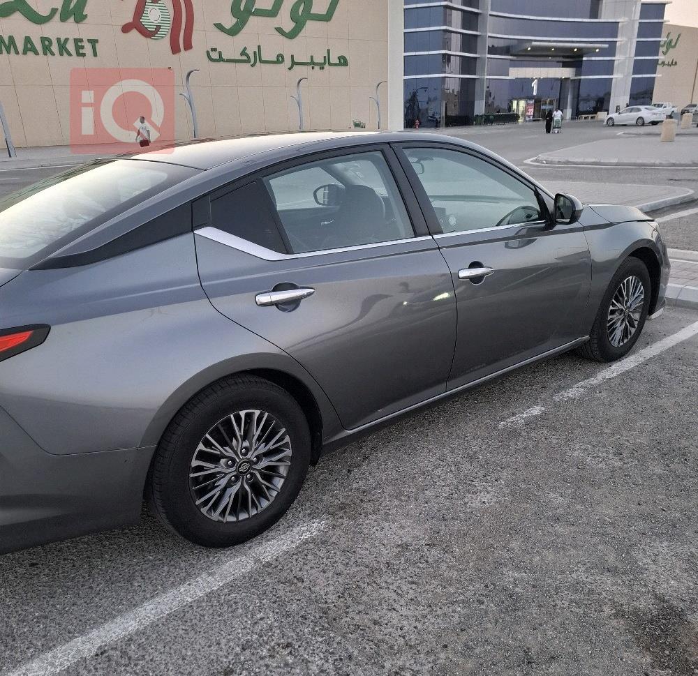 نيسان ألتيما